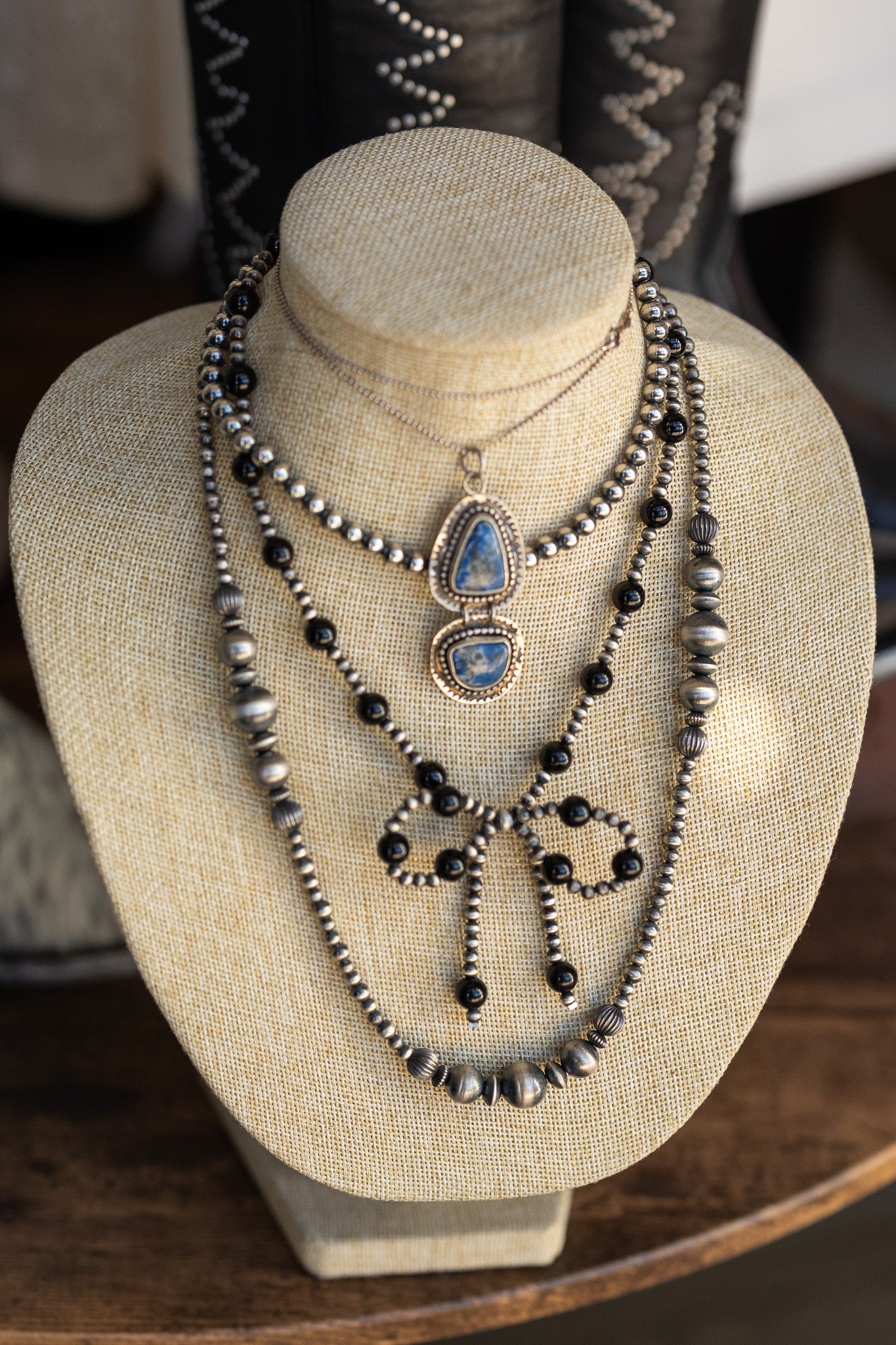 Black Onyx & Pearl Bow